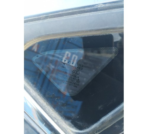 Стекло заднее правое глухое