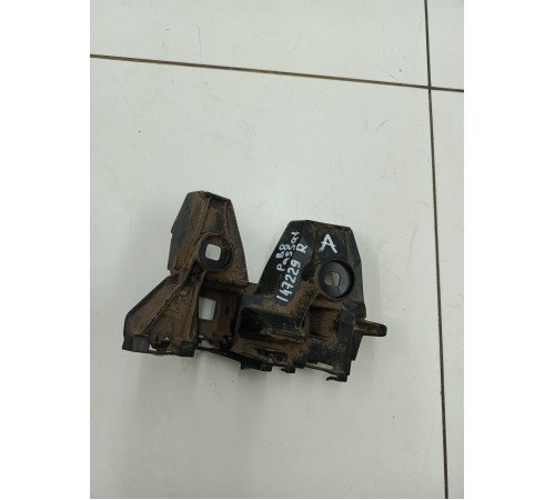 Кронштейн заднего бампера правый