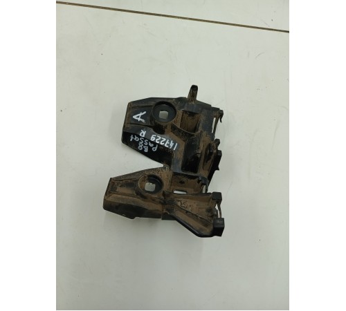 Кронштейн заднего бампера правый