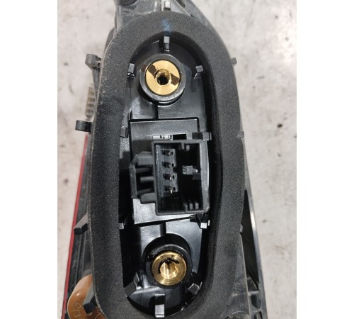 Фонарь крышки багажника правый