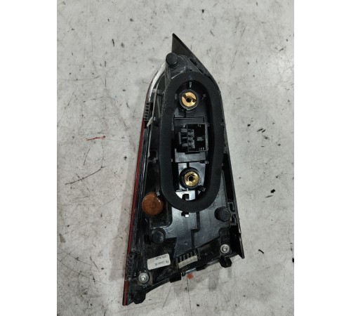 Фонарь крышки багажника правый