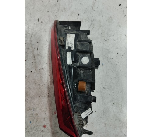 Фонарь крышки багажника правый