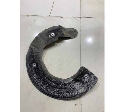 Кожух тормозного диска(передний правый)