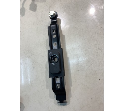 Кронштейн переднего правого ремня безопасности