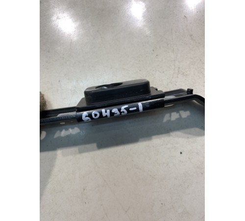 Кронштейн переднего правого ремня безопасности