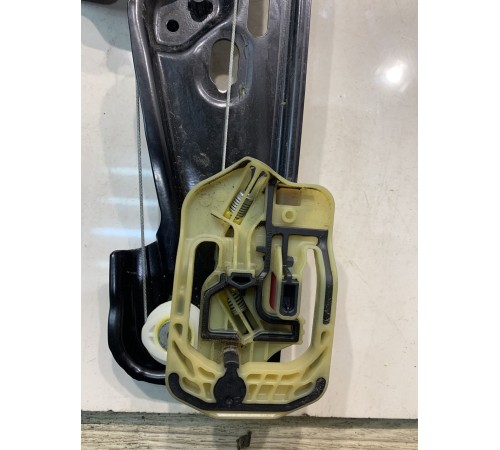 Стеклоподъемник электрический(задний левый)