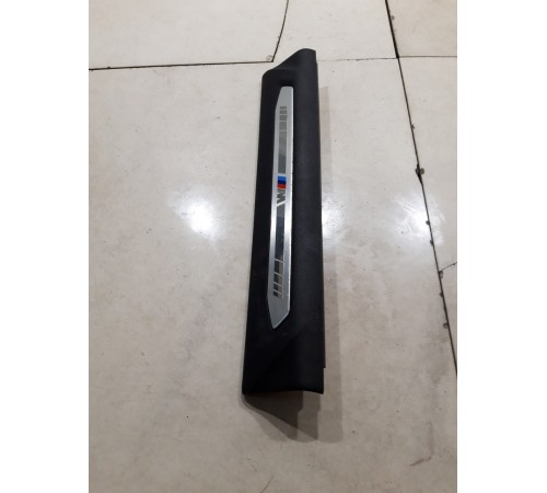 Накладка порога (передняя правая)