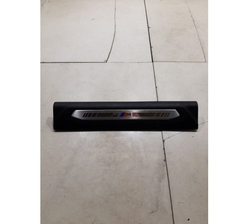 Накладка порога (передняя правая)