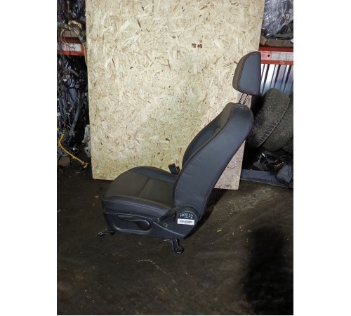 Сиденье переднее левое