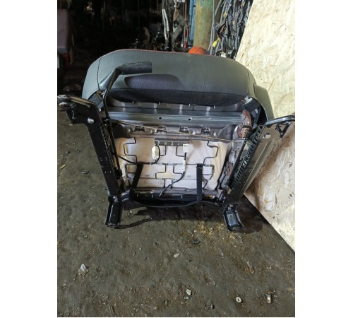 Сиденье переднее левое