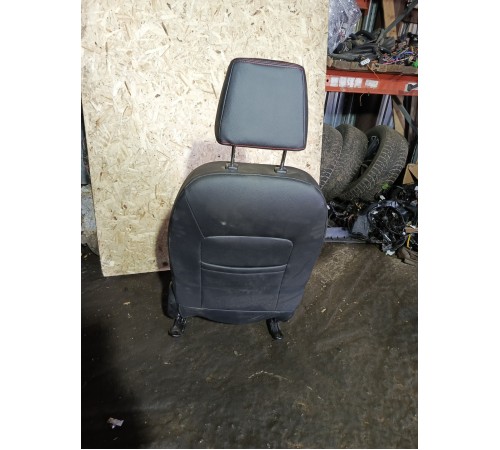 Сиденье переднее левое