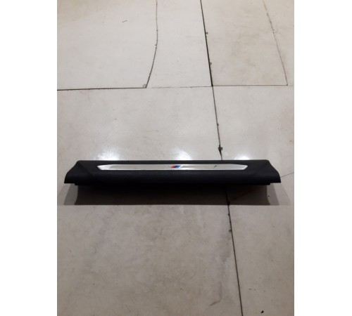 Накладка порога (передняя правая)