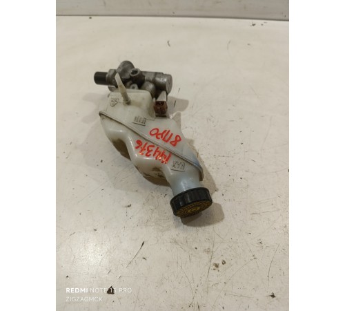 Главный тормозной цилиндр с бачком