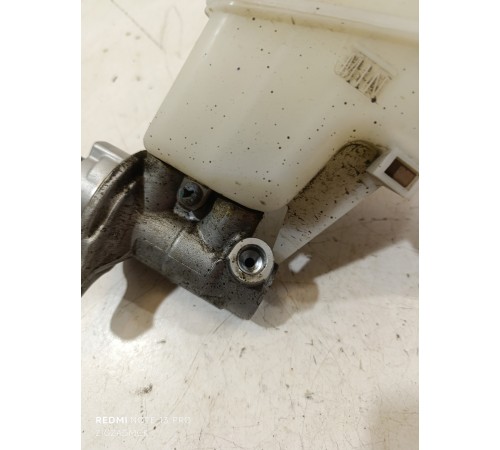 Главный тормозной цилиндр с бачком