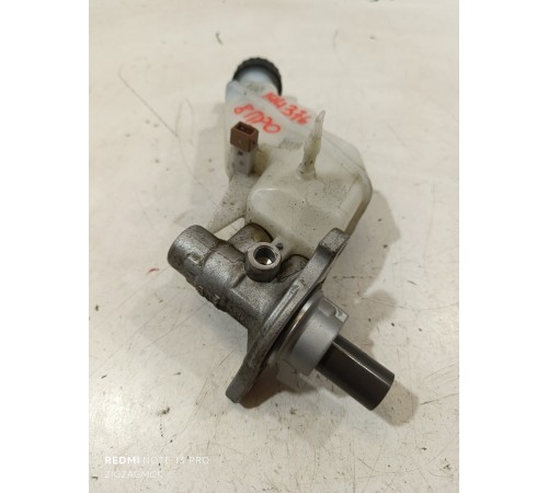 Главный тормозной цилиндр с бачком