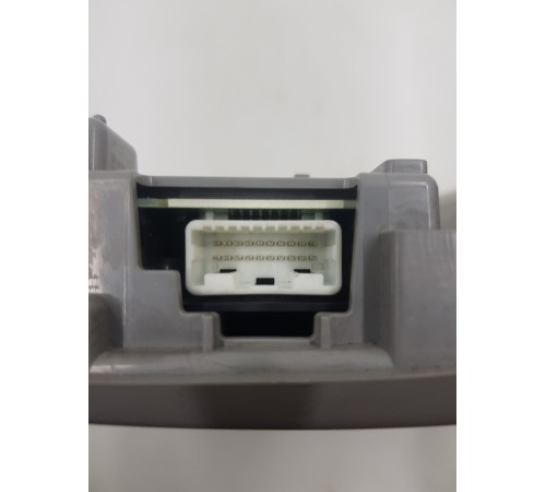 Плафон внутреннего освещения салона передний