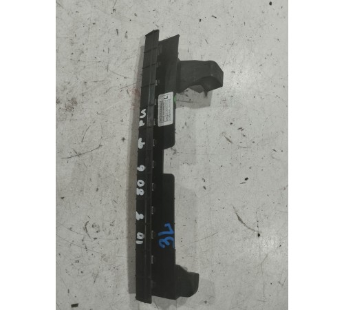 Направляющая стекла двери задняя левая