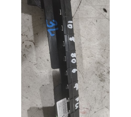 Направляющая стекла двери задняя левая