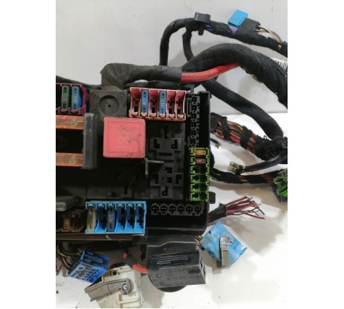 Электропроводка с монтажным блоком