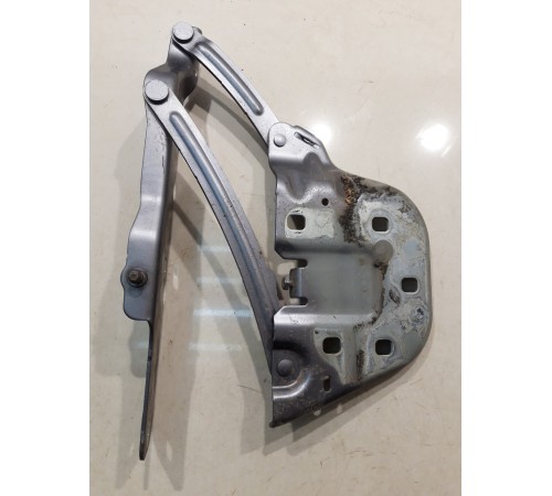 Петля капота (правая)