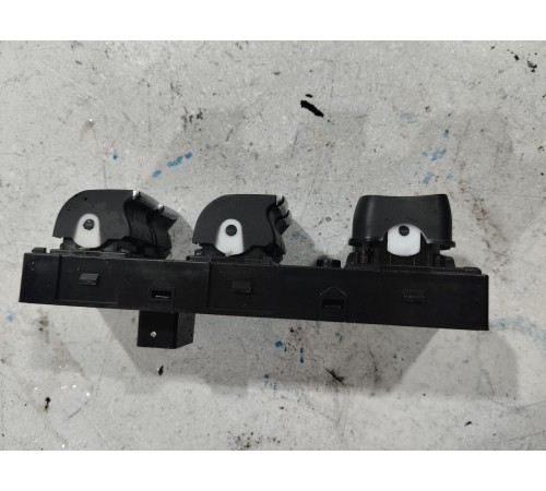 Блок кнопок управления стеклоподъёмниками передний левый