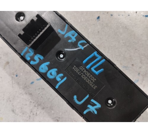 Блок кнопок управления стеклоподъёмниками передний левый