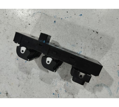 Блок кнопок управления стеклоподъёмниками передний левый