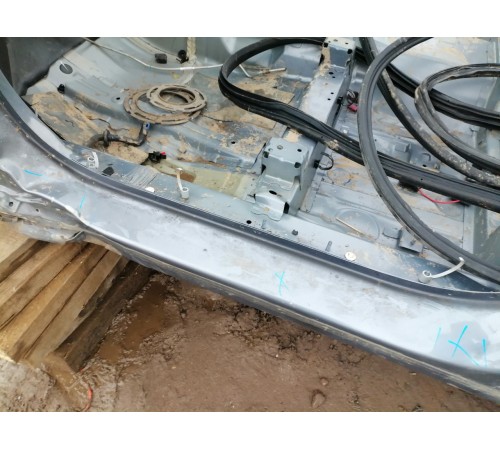 Порог левый с центральной стойкой