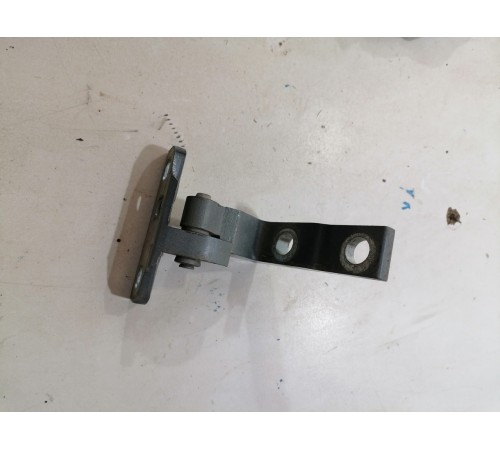 Петля двери передняя левая верхняя