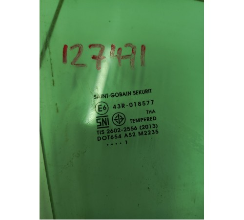 Стекло двери переднее правое