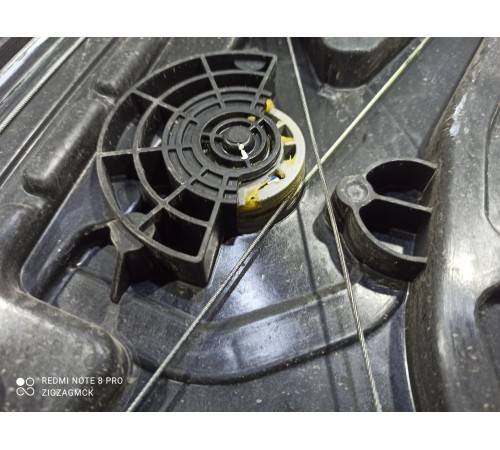 Стеклоподъемник (передний левый)