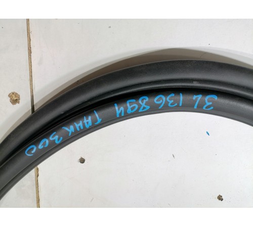 Уплотнитель проема двери задний левый