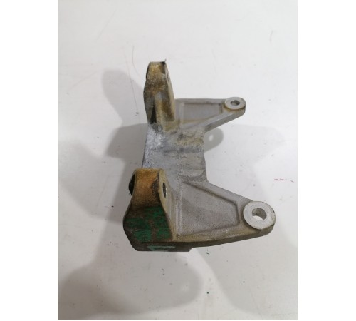 Кронштейн крепление двигателя левый