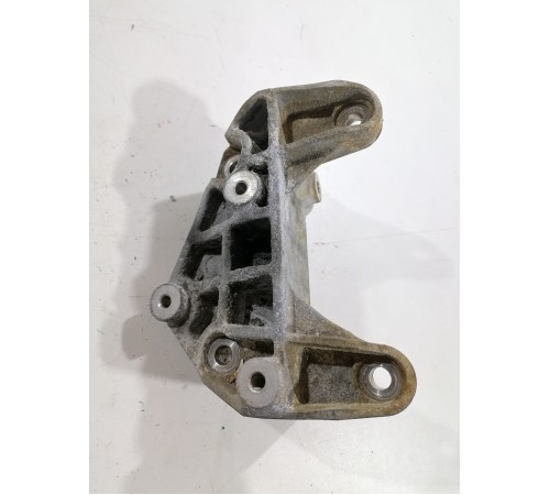 Кронштейн крепление двигателя левый