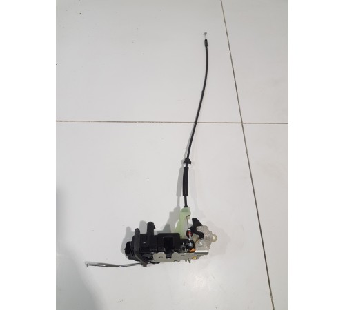 Замок двери передний левый