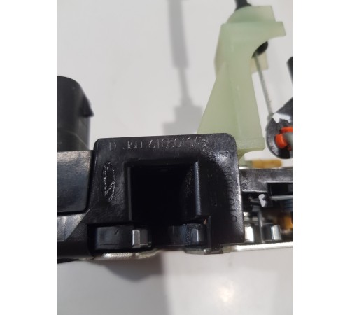 Замок двери передний левый