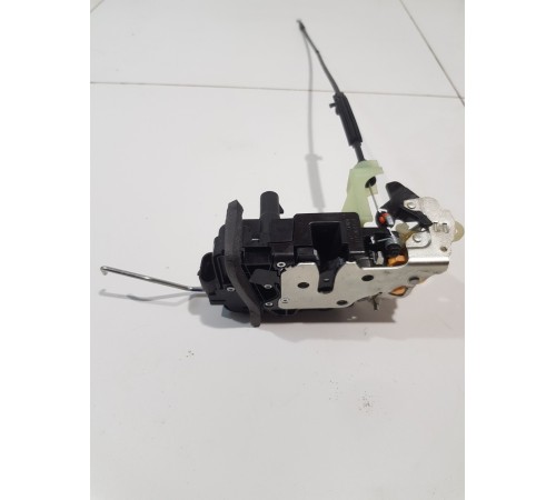 Замок двери передний левый