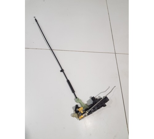 Замок двери передний левый