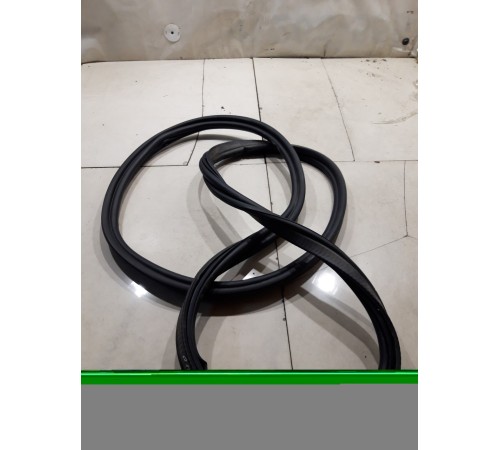 Уплотнитель багажника