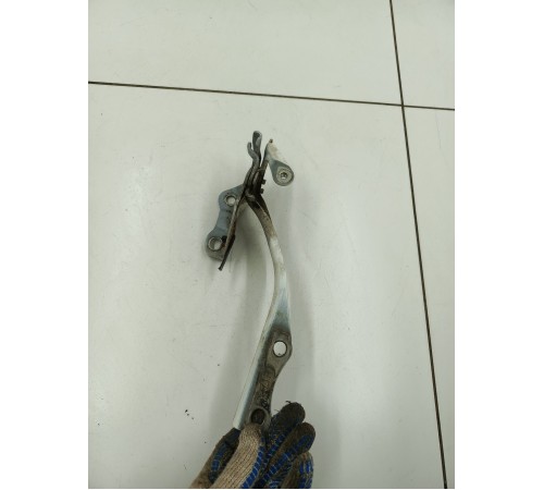 Петля капота правая