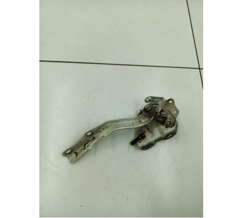 Петля капота правая