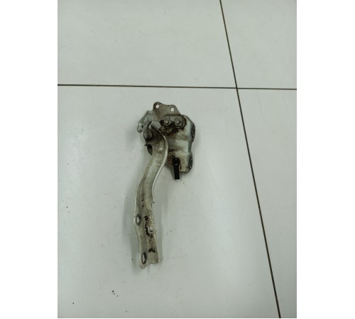 Петля капота правая