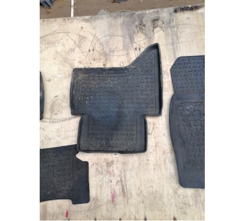 Комплект ковриков салона