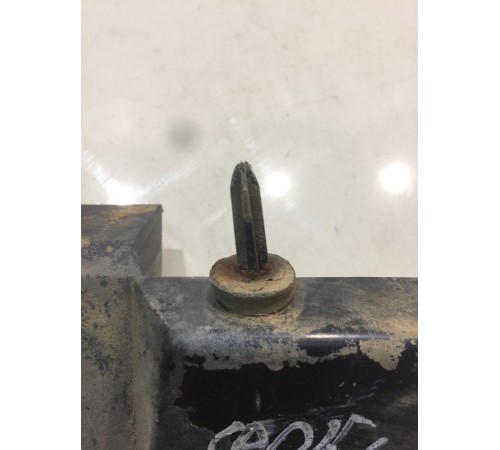 Направляющая заднего бампера