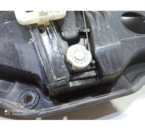 Стеклоподъемник (задний правый)