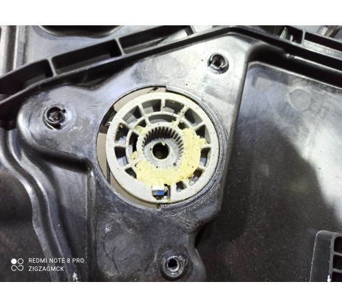 Стеклоподъемник (задний правый)