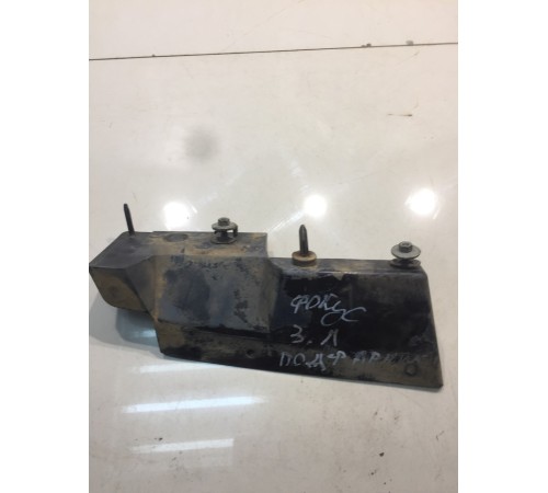 Направляющая заднего бампера