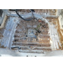 Ниша багажника (запасного колеса)