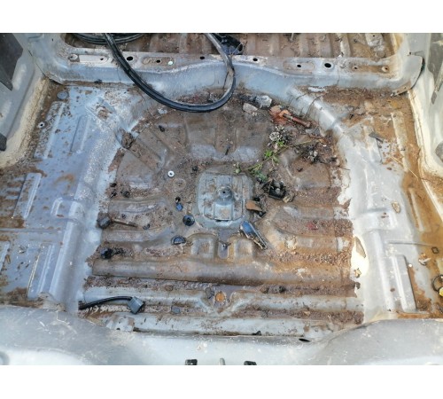 Ниша багажника (запасного колеса)