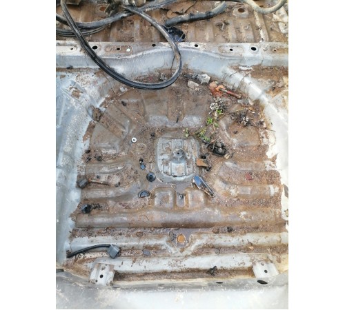 Ниша багажника (запасного колеса)